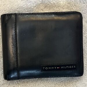 Tommy Hilfiger bi-fold wallet black leather.